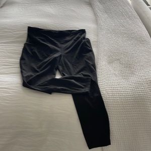 Black Lululemon leggings with side pockets
